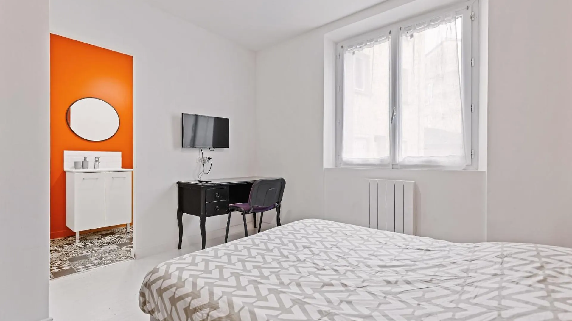 Les Suites De L'Arc-En-Ciel Bourg-en-Bresse 0*,  France